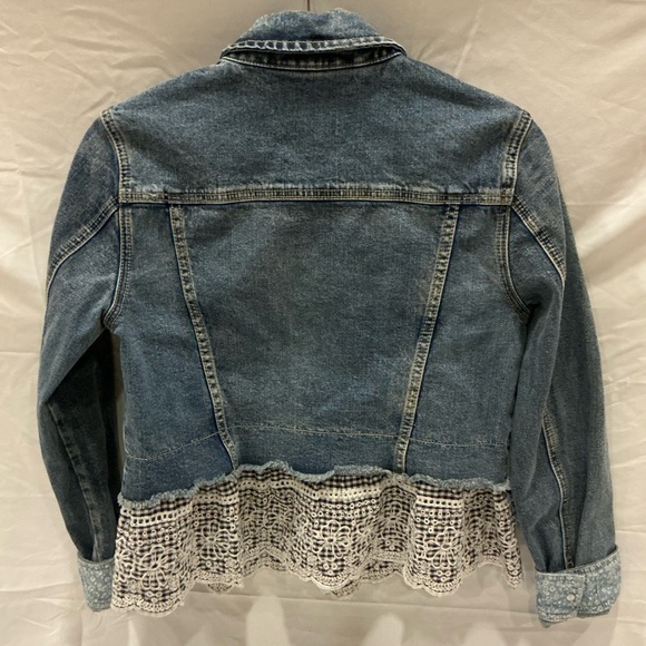 NWOT Pilcro Anthropologie Denim Jacket w Crochet Lace Hem Boho Chic size Medium - Picture 2 of 6